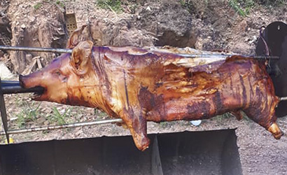 Costela Fogo de Chão e Porco no Rolete